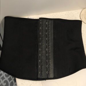 Curves waist trainer size M